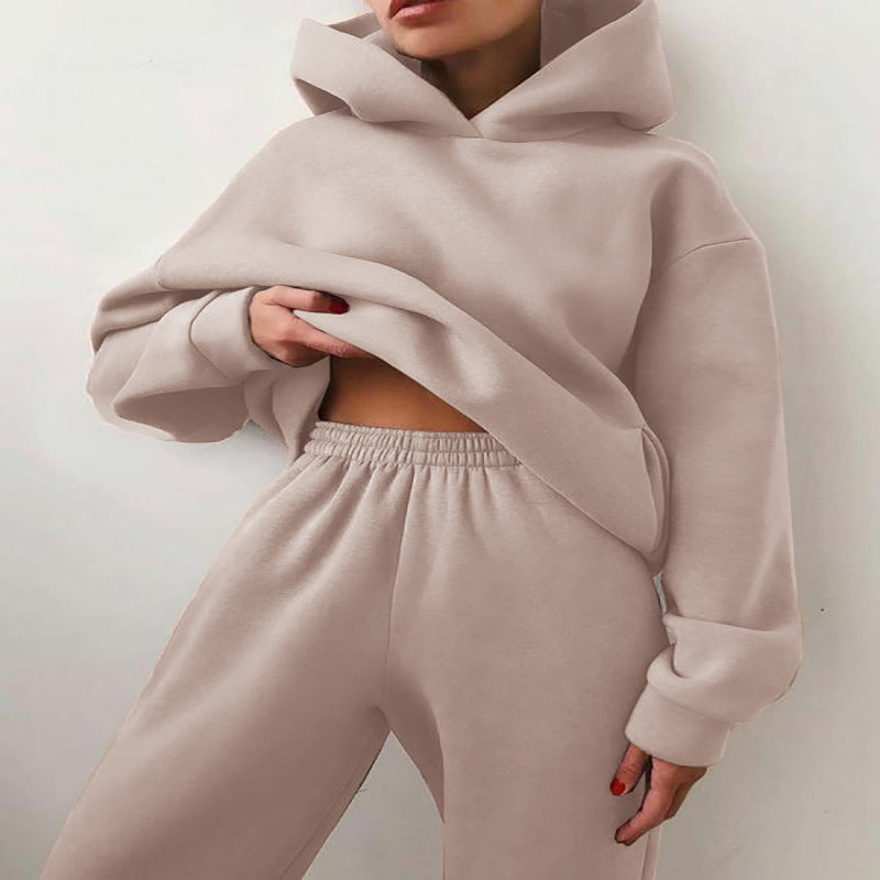 Women's sporty loungewear set with oversized hoodie and comfortable jogger pants Lune London