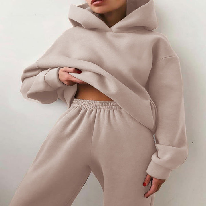 Women's sporty loungewear set with oversized hoodie and comfortable jogger pants Lune London