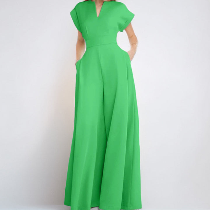 Combinaison large élégante pour femmes avec des manches courtes et un décolleté plongeant Chic & Stil