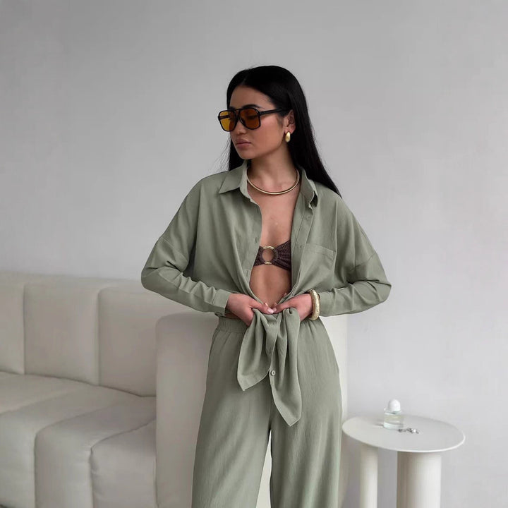 Casual women's shirt with button-down closure and chest pocket Lune London