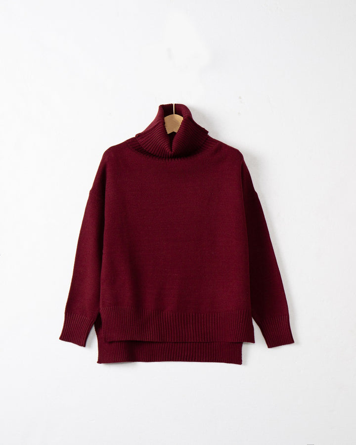 Casual sweater for women with a high collar and loose fit Lune London