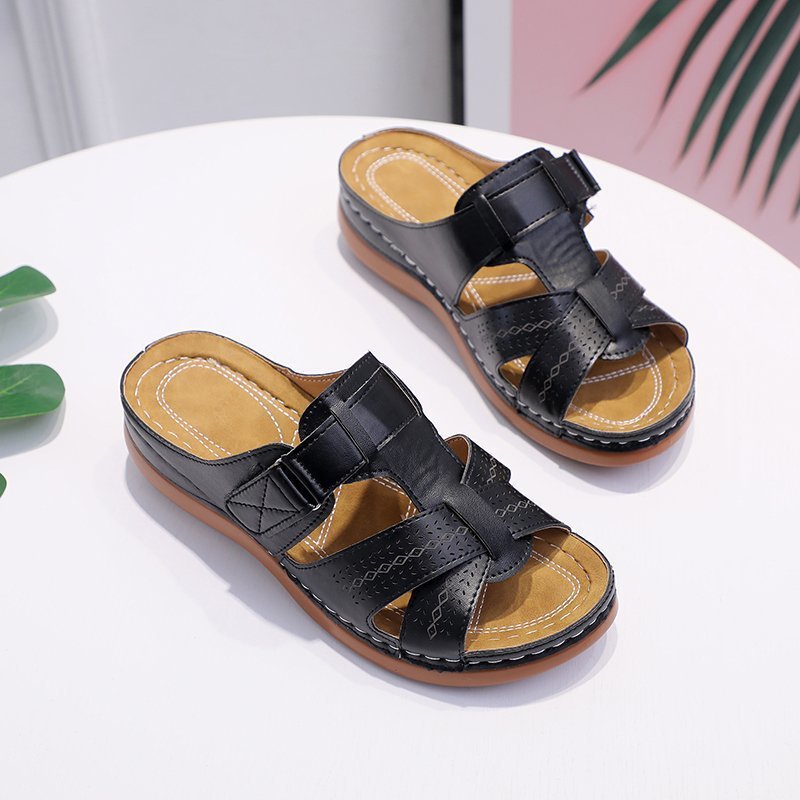 Women's strap sandals with a breathable upper material structure and a comfortable sole Lune London