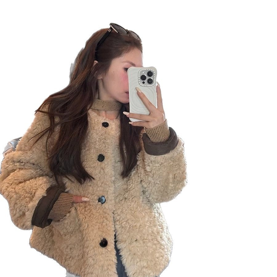 Veste en peluche confortable pour femmes avec détails de boutons Chic & Stil