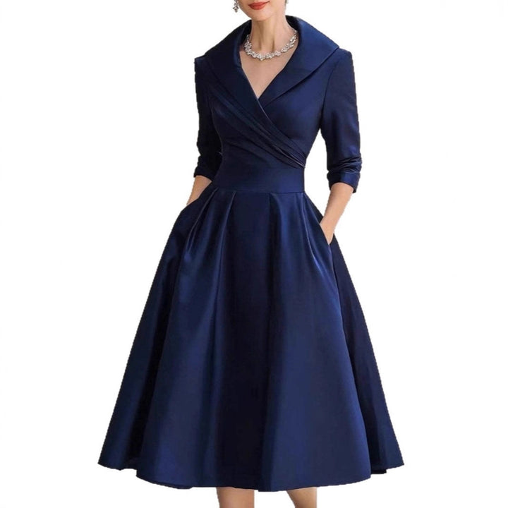 Robe portefeuille élégante pour femmes avec peplum et poches pratiques Chic & Stil