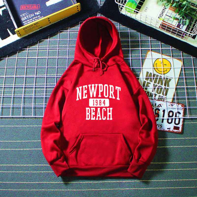 Women's hoodie with nostalgic Newport Beach lettering Chic & Stil