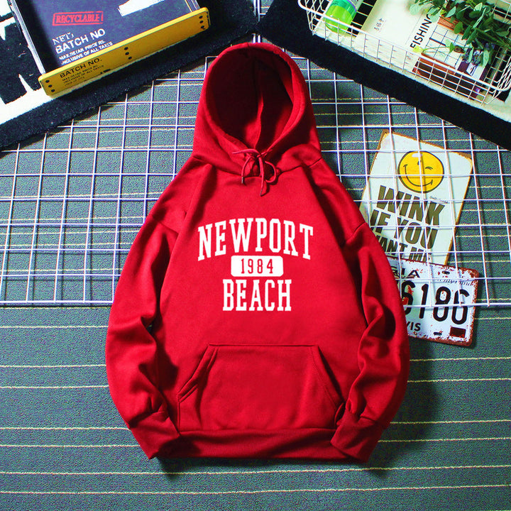 Women's hoodie with nostalgic Newport Beach lettering Chic & Stil