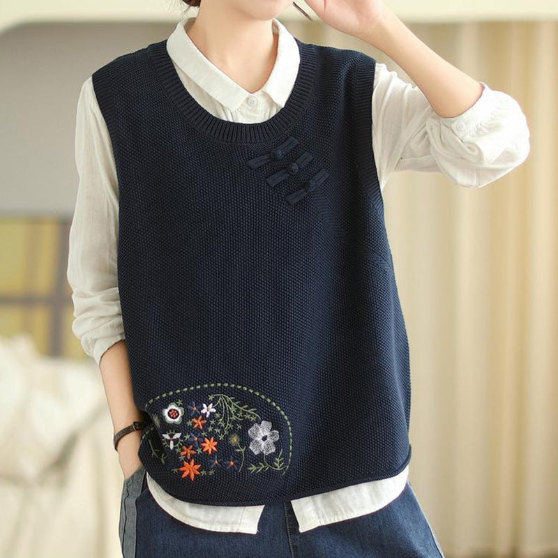 Knitted sweater for women with decorative embroidery Lune London