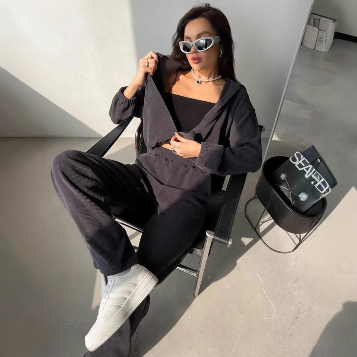 Ladies cropped sport top with zipper and loose fit Lune London