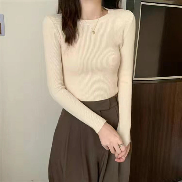 Women elegantly cut long sleeve top made of ribbed knit Lune London