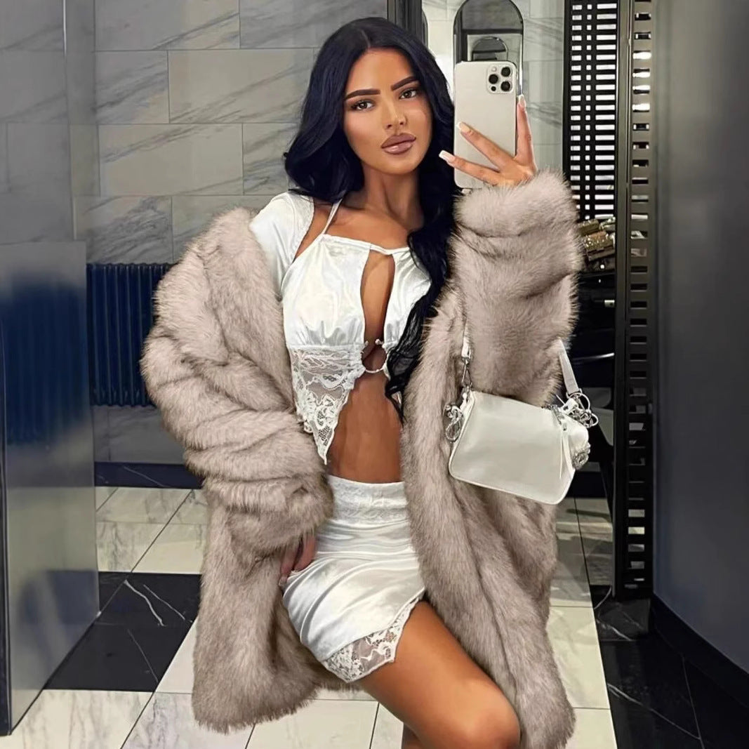 Ladies Oversized Faux Fur Coat with Luxurious Lining and Elegant Cut Lune London
