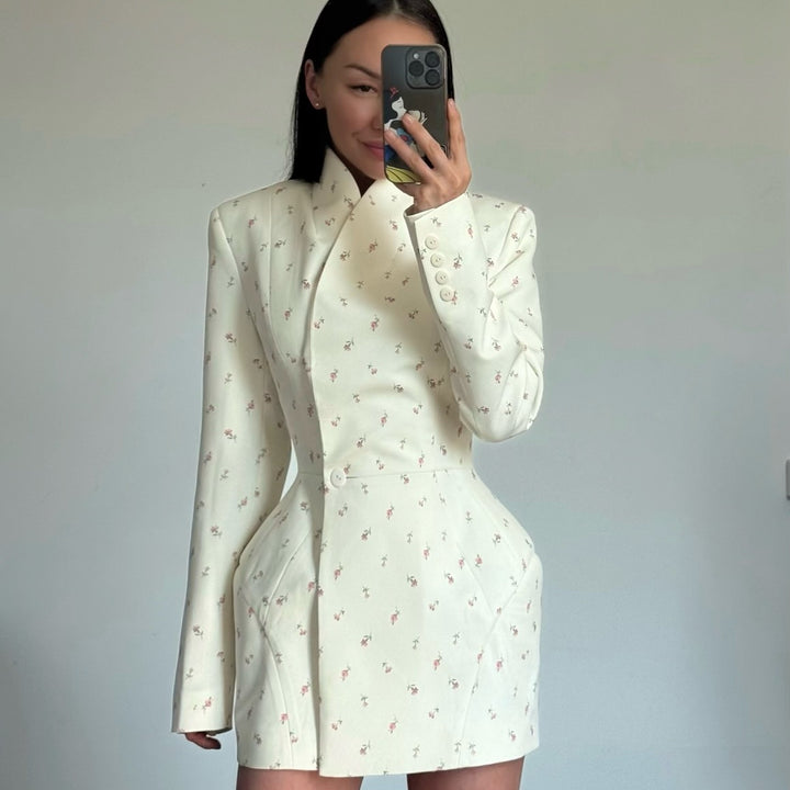 Trendy blazer dress for women with floral design and fitted cut Lune London