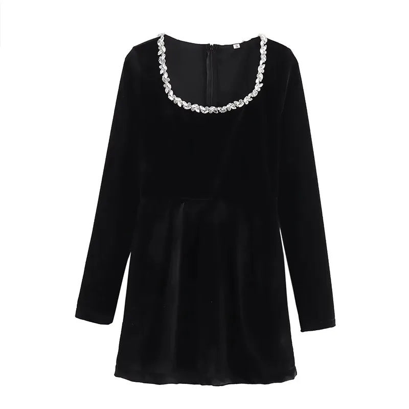 Robe en velours élégante pour femmes avec décolleté scintillant Chic & Stil