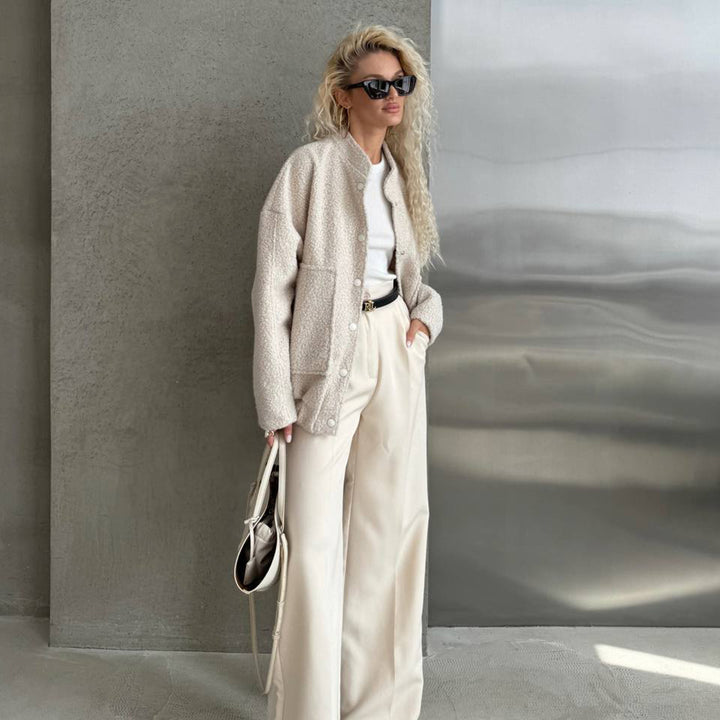 Woman Cozy cardigan with button details and soft material Lune London