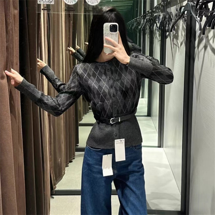 Cardigan pour femmes avec un motif à carreaux moderne et une ceinture amovible Chic & Stil