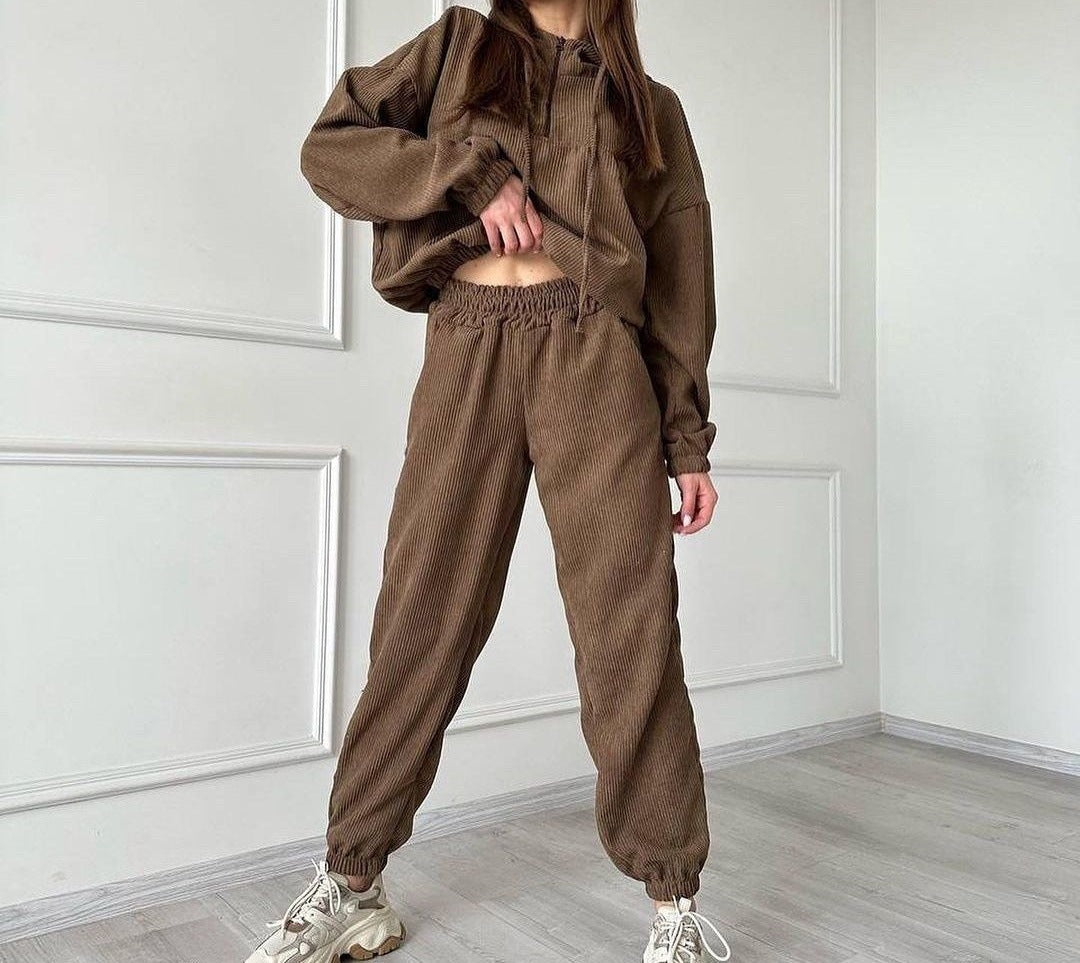 Women's Elegant Sports Set in Hoodie and Jogging Pants Lune London