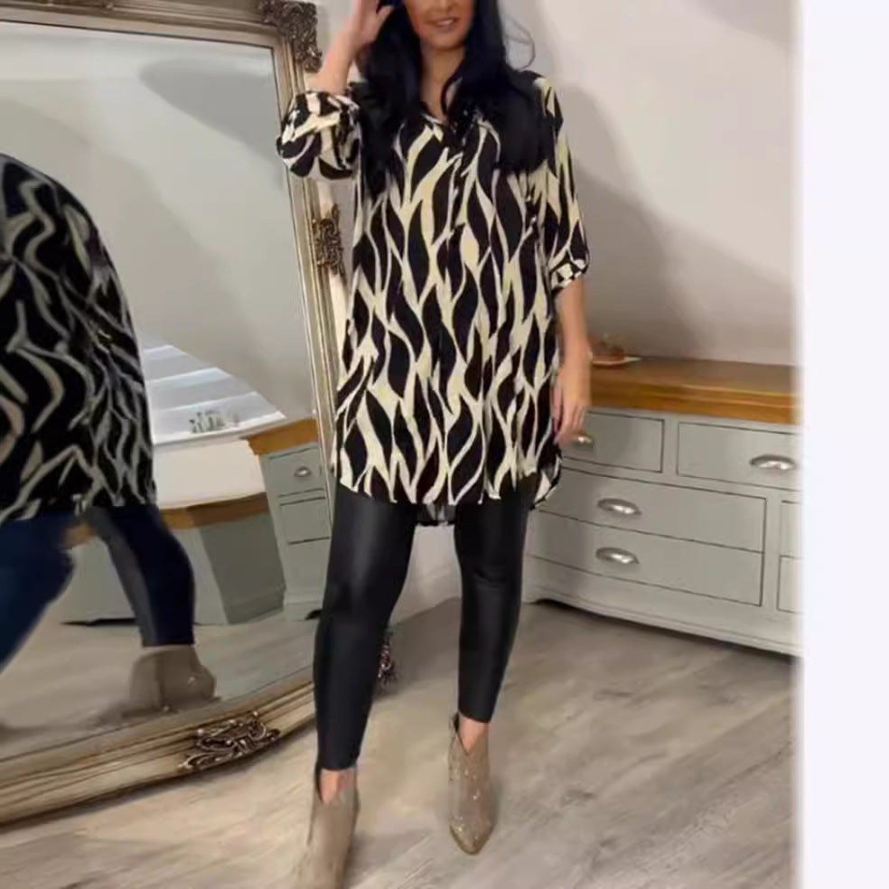 Robe blouse pour femmes avec un design graphique moderne et un ourlet asymétrique Chic & Stil