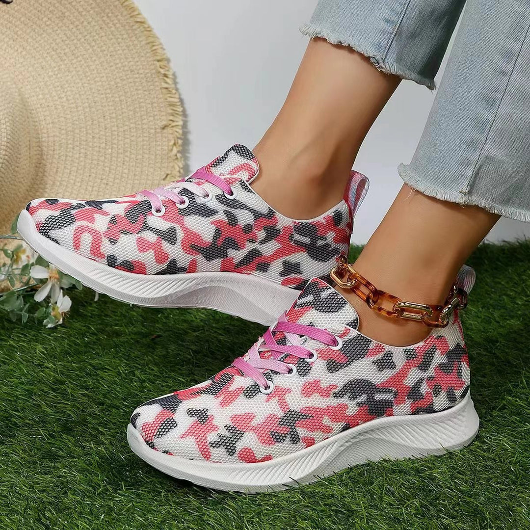 Ladies trendy sneakers with great wearing comfort Lune London