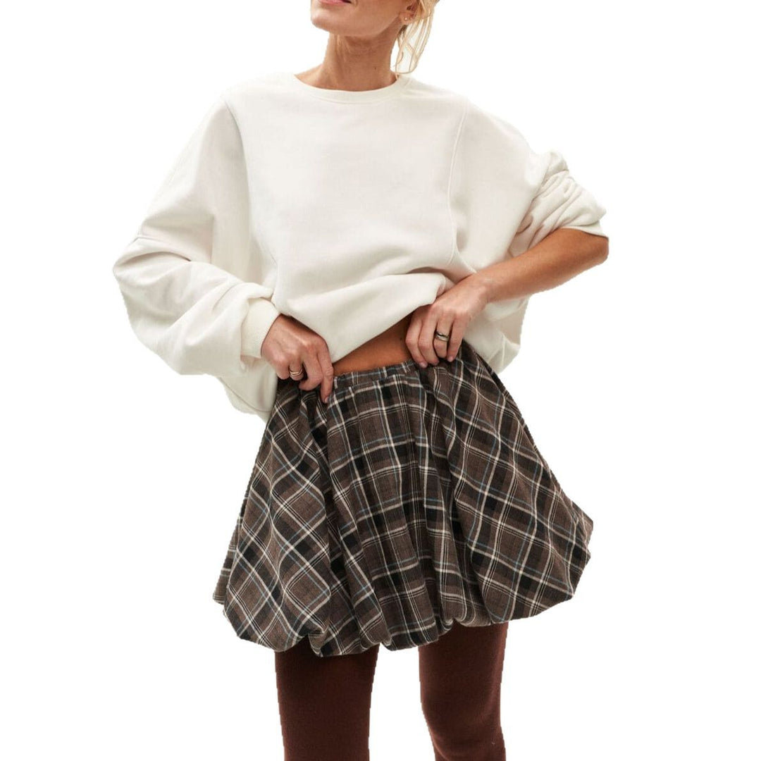 Plaid mini skirt for ladies with a loose fit and a playful ruffle Lune London