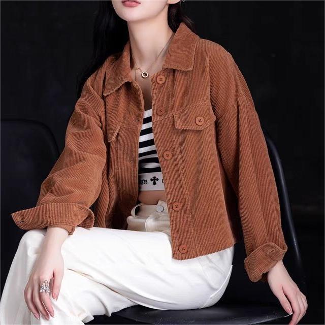 Veste en corduroy tendance pour femmes avec une coupe décontractée et des épaules tombantes Chic & Stil