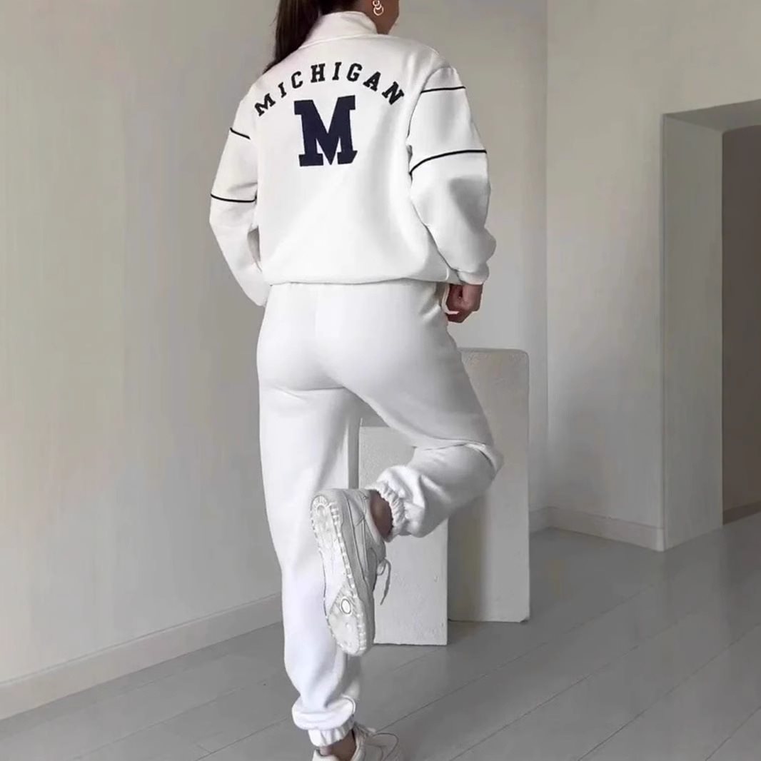 Sporty lounge suit for women with high collar and elastic waist Lune London