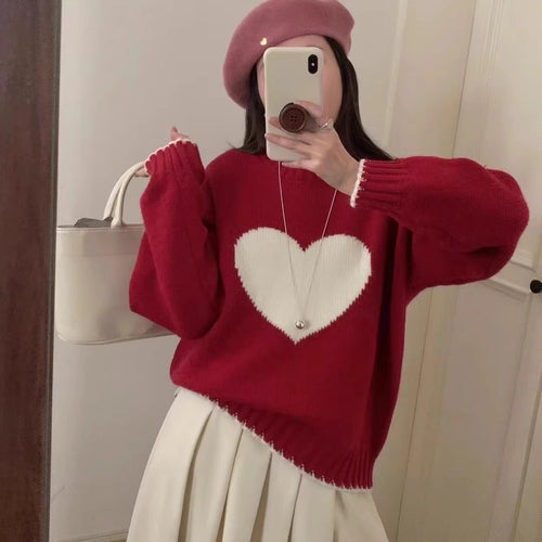 Trendy women's sweater with heart pattern and relaxed fit Lune London
