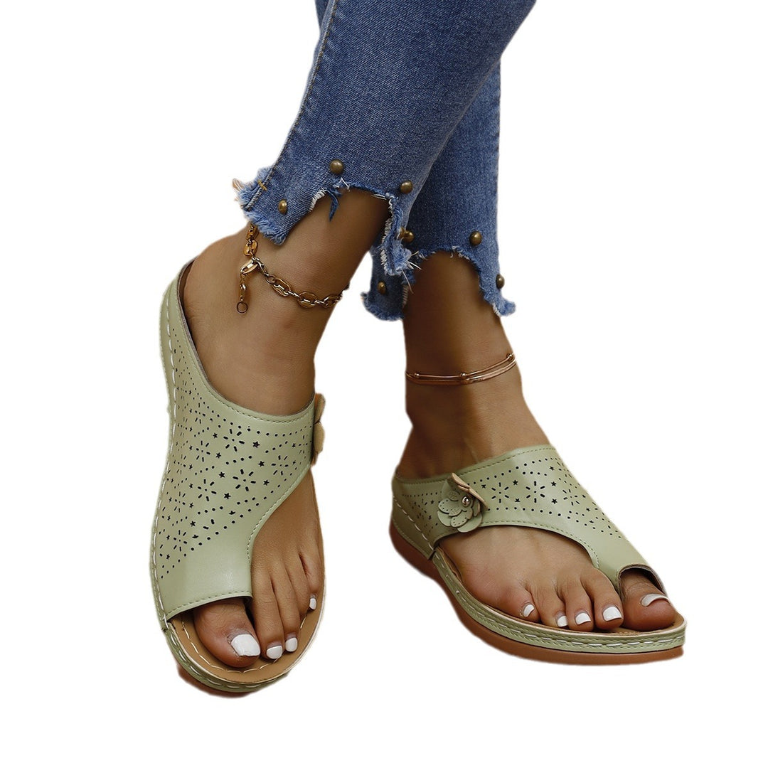 Comfortable and breathable sandals for women with a trendy Lune London cut