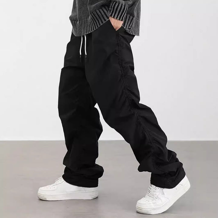 Casual cargo pants for men with elastic waist and practical pockets Lune London