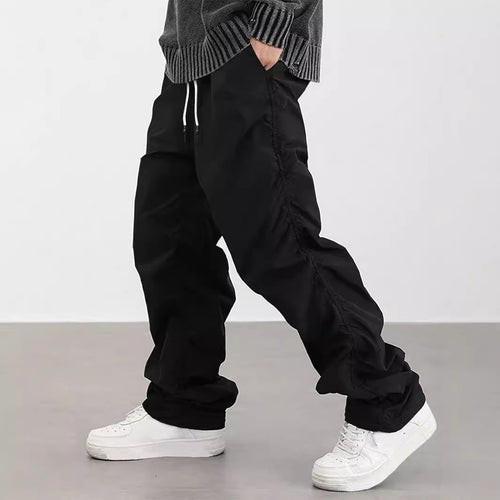 Casual cargo pants for men with elastic waist and practical pockets Lune London