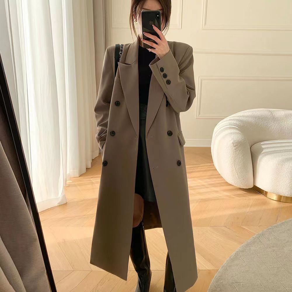 Elegant double-breasted coat for ladies with fine details Lune London