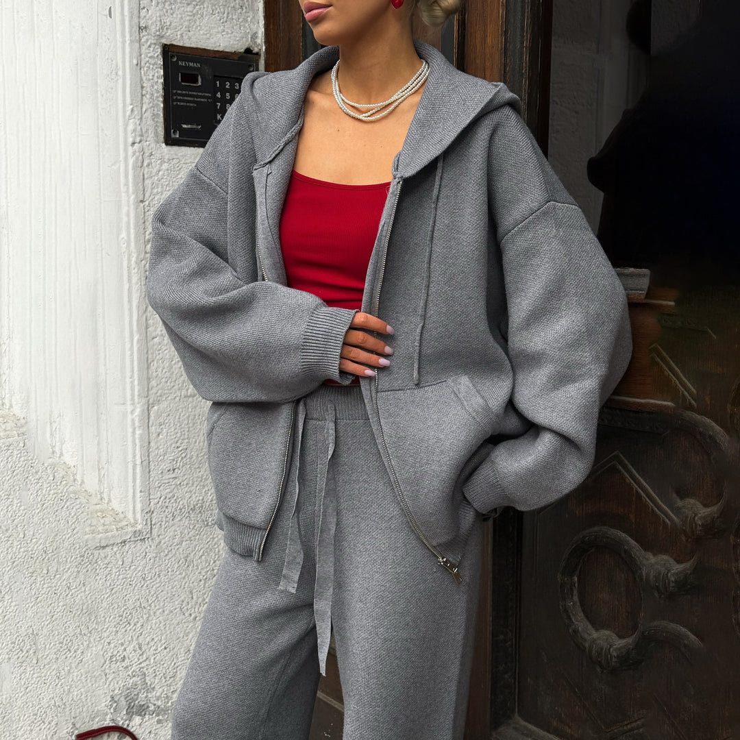Oversized hoodie for women with a relaxed fit and soft materials Lune London