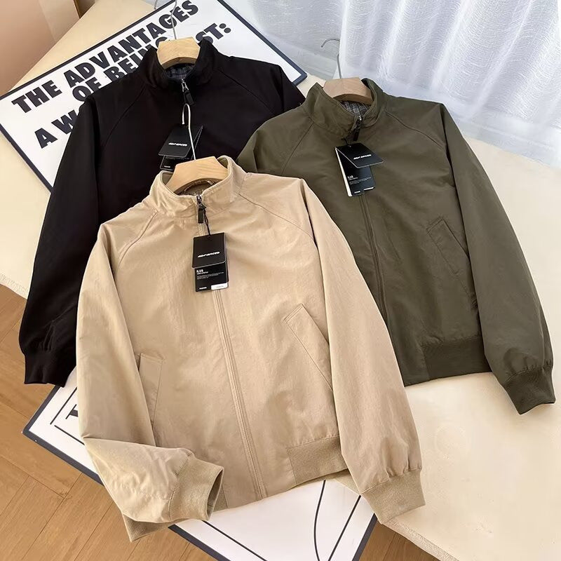 Veste de transition féminine à la mode avec col montant et poches pratiques Chic & Stil