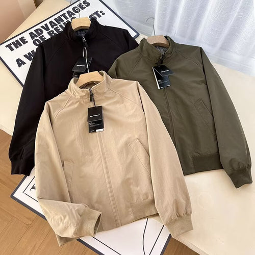 Veste de transition féminine à la mode avec col montant et poches pratiques Chic & Stil