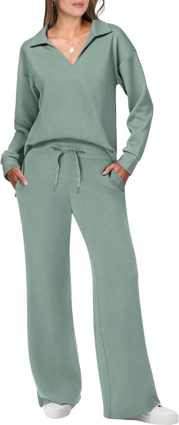 Casual lounge set for women with loose fit and comfortable V neck Lune London