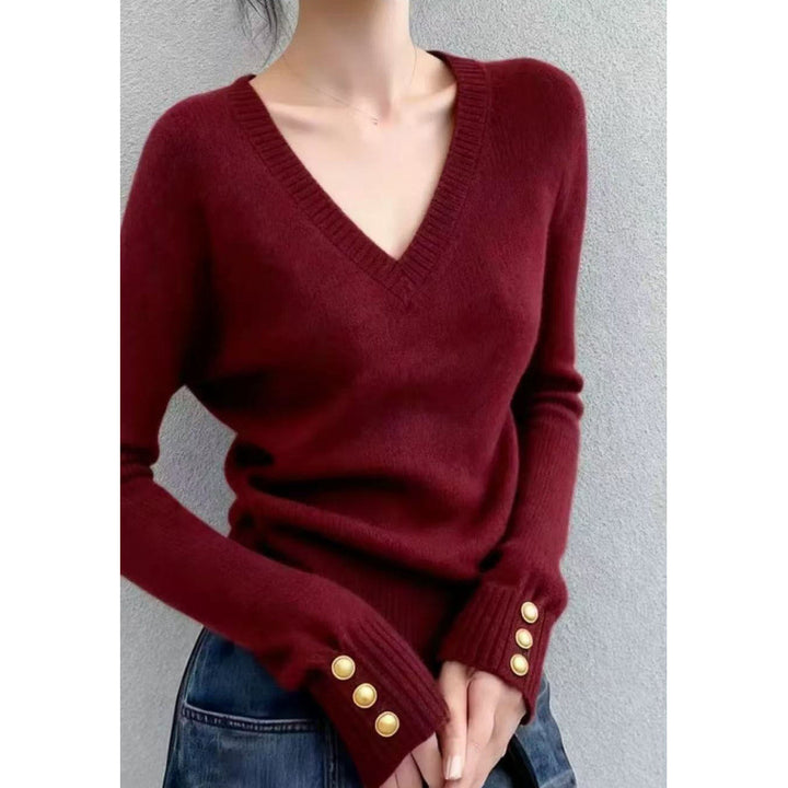 Pull fin pour femmes en V avec des détails de bouton élégants Chic & Stil