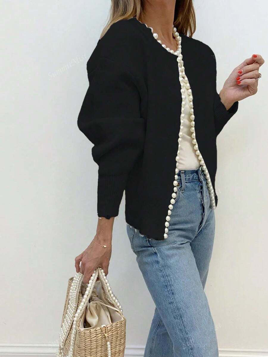 Cardigan élégant pour femmes avec des détails de boutons ornementés de perles et une coupe moderne Chic & Stil