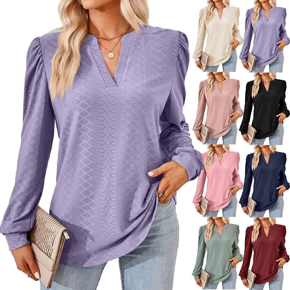 Women's shirt with elegant V-neck and structured pattern Lune London