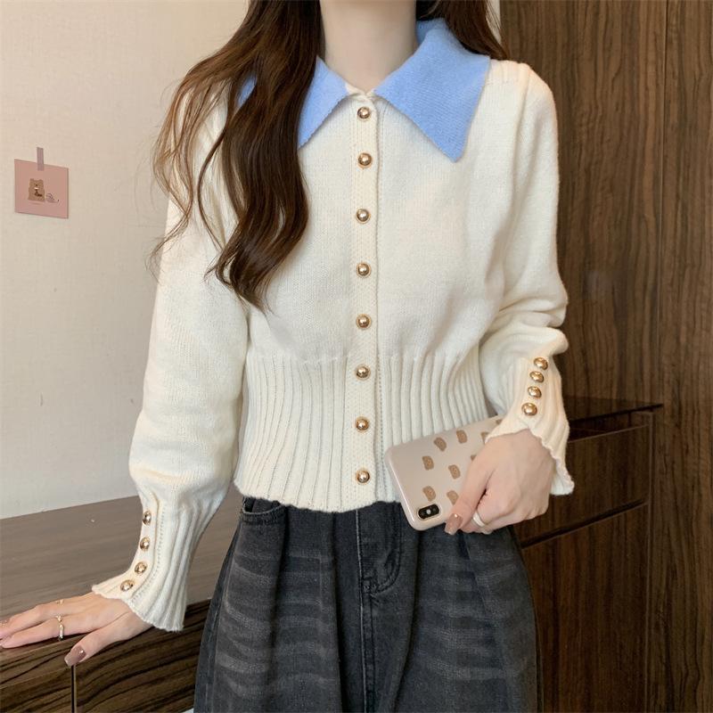 Pull en tricot élégant pour femmes avec col et détails de boutons Chic & Stil