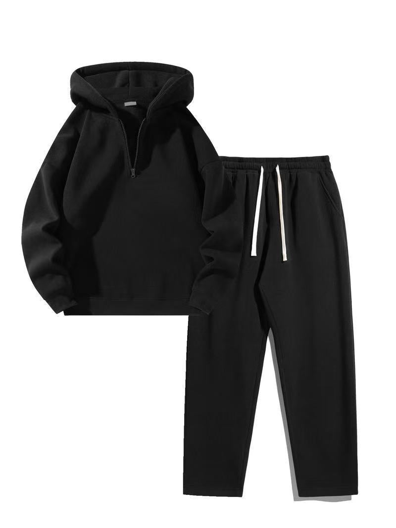 Women's sporty hoodie set with practical zip jacket and comfortable jogging pants Chic & Stil