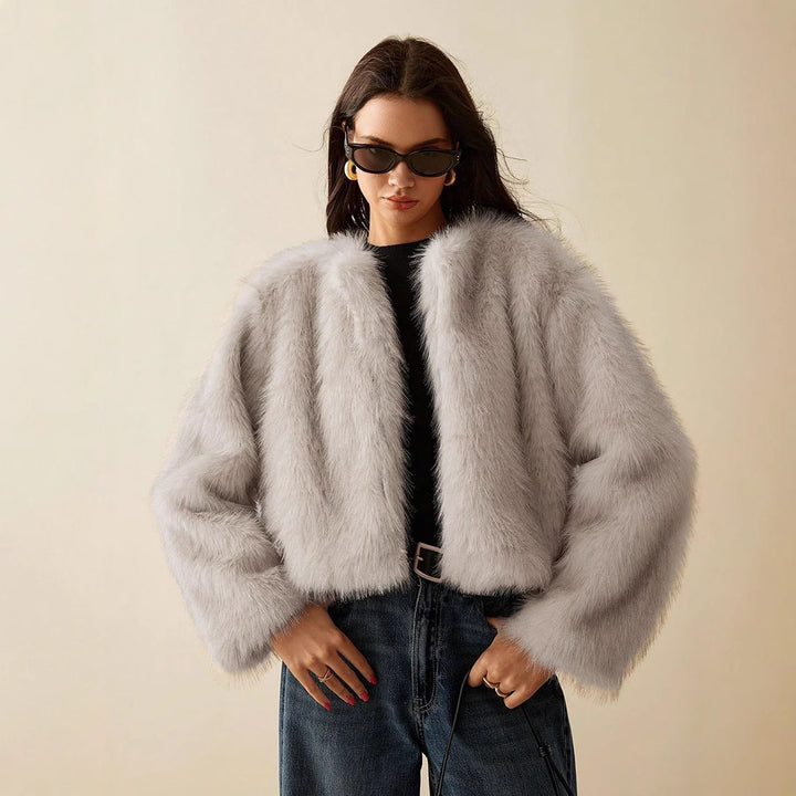 Ladies extravagant short sleeve fur jacket with voluminous sleeves Lune London