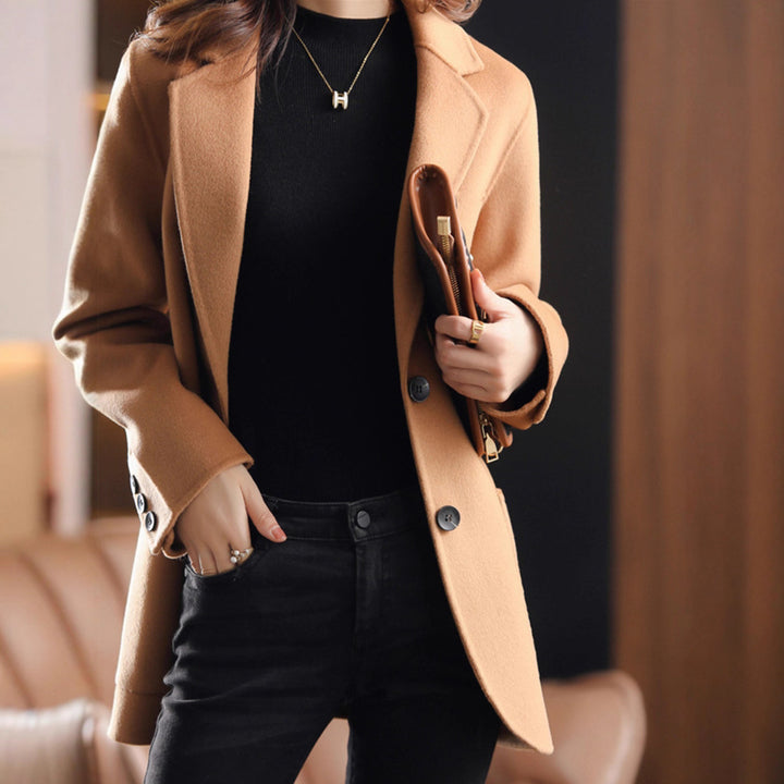 Ladies elegant wool blazer with practical pockets Lune London
