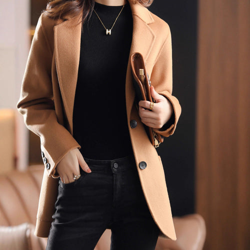 Ladies elegant wool blazer with practical pockets Lune London