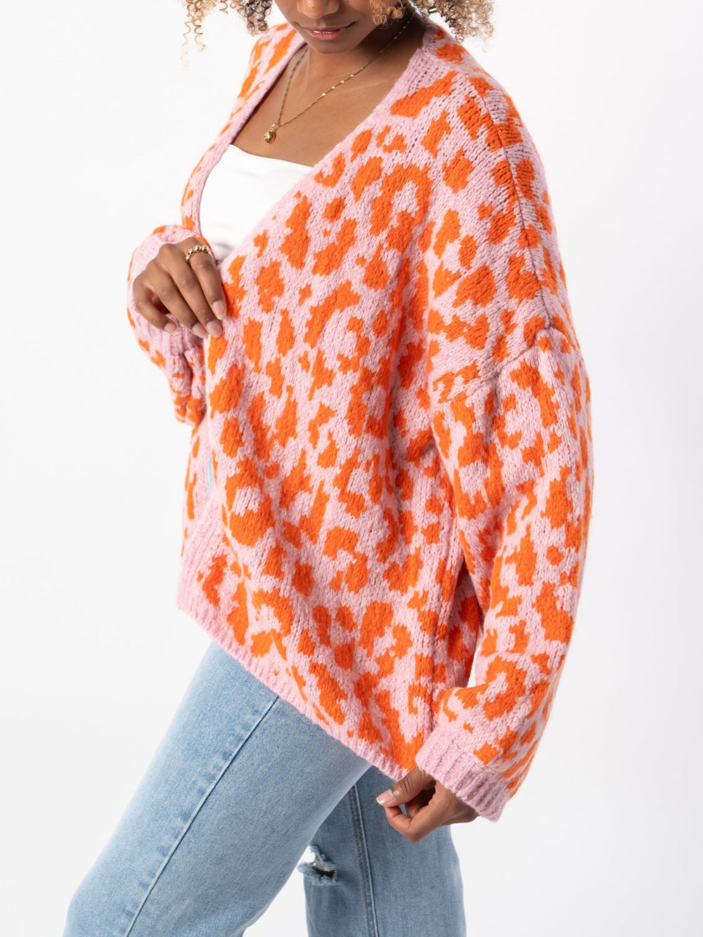 Women's Chunky Knit Cardigan with Stylish Leopard Pattern and Comfortable Oversized Details Lune London