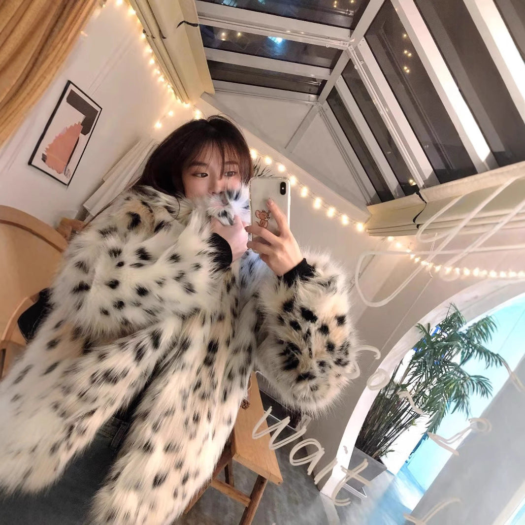 Women Magnificent short fur coat with leopard pattern Lune London