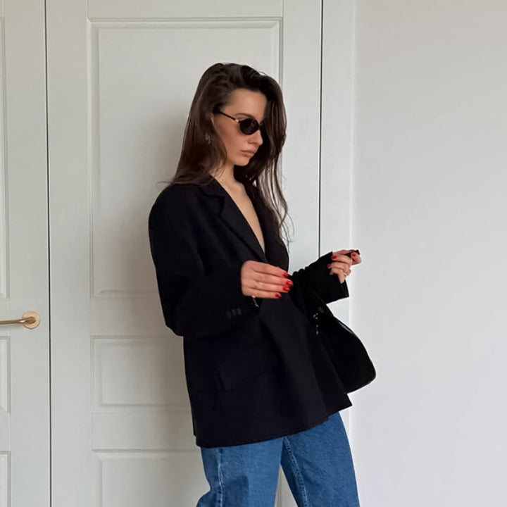 Elegant blazer jacket for women with a fitted cut and modern details Lune London