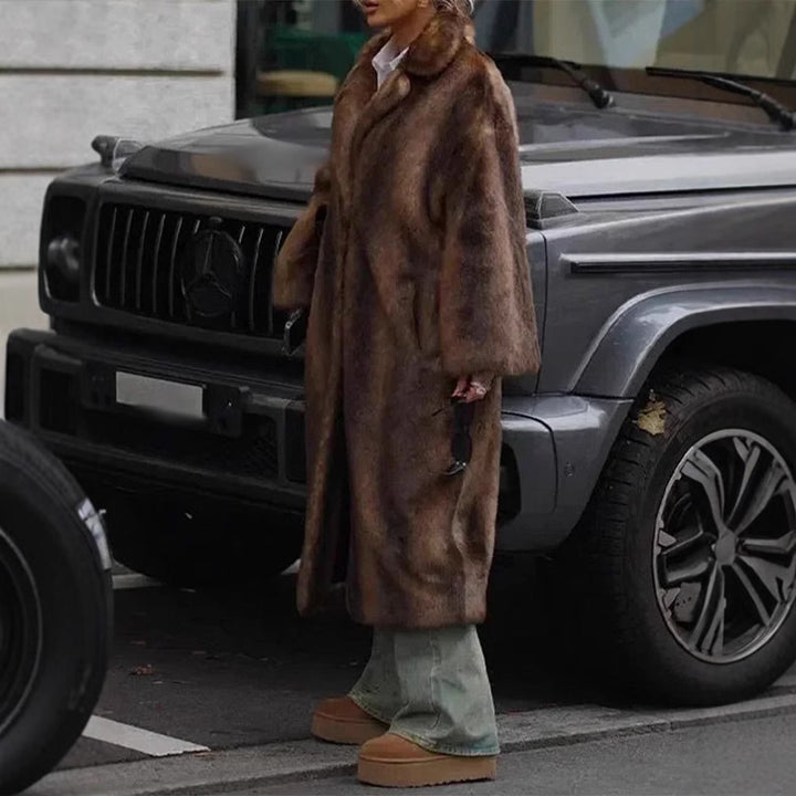 Ladies Elegant and Luxurious Fur Coat Lune London