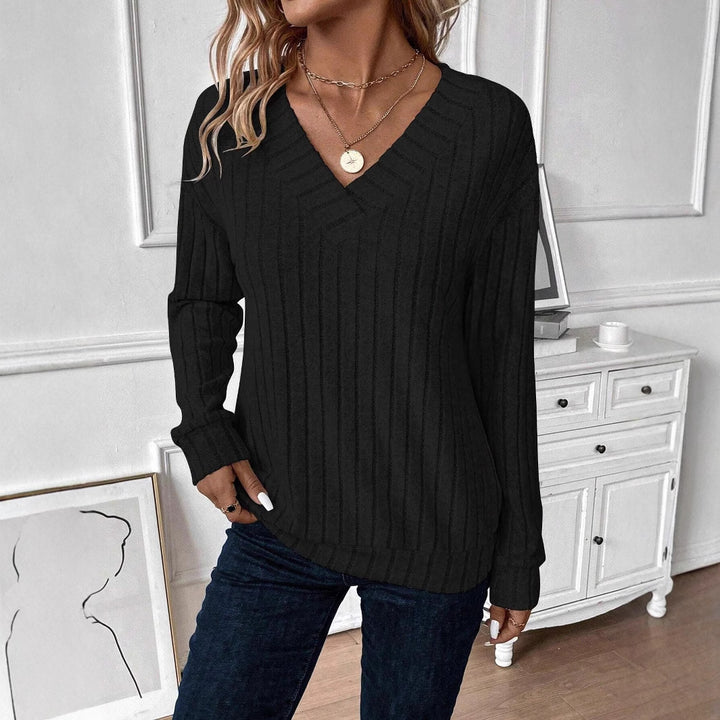 Casual knit sweater for women with V-neck and ribbed texture Lune London