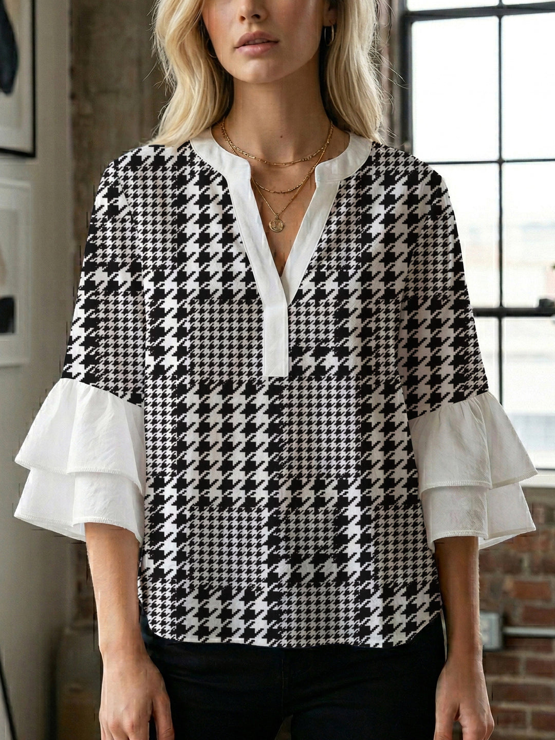 Women's blouse with voluminous ruffled sleeves and modern design Lune London
