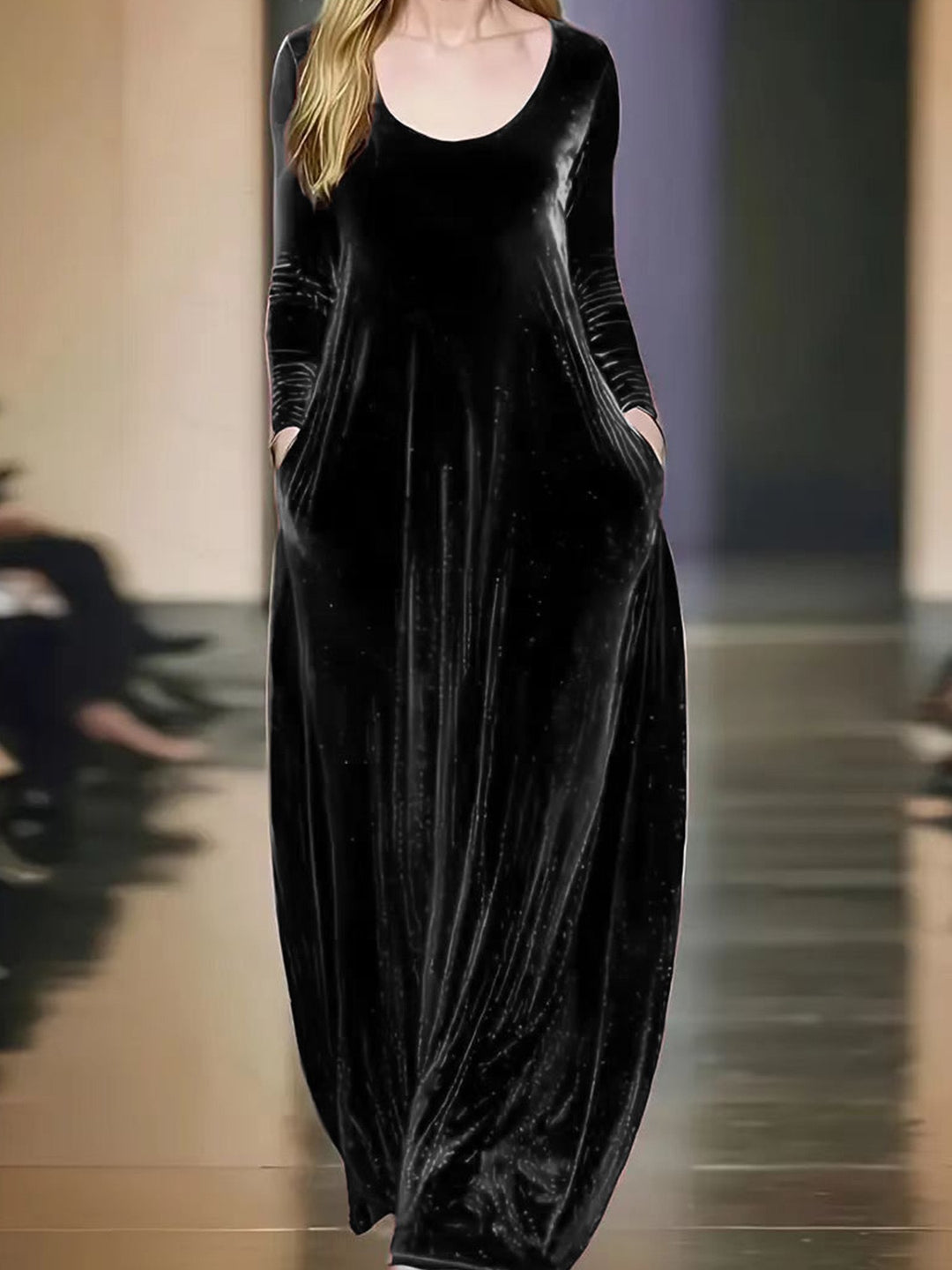 Maxi dress for women in velvety material with practical pockets Lune London