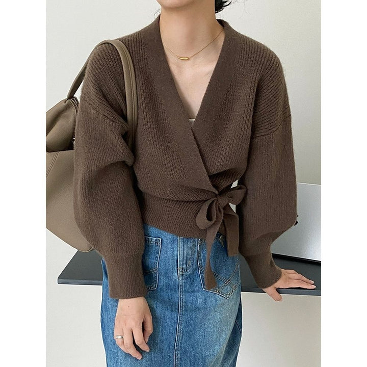 Pull élégant pour femmes à enrouler avec col en V et cordon de serrage à la taille Chic & Stil