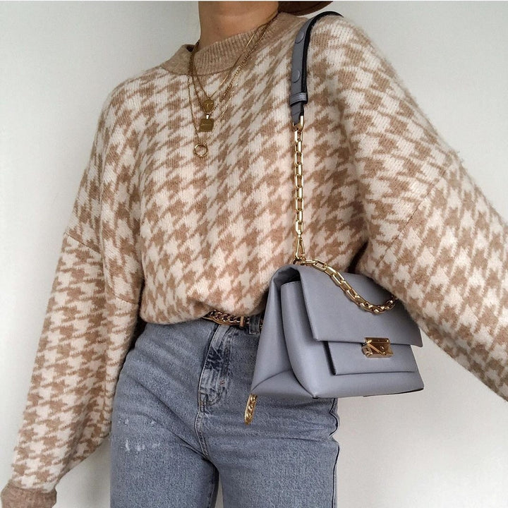 Thick knit sweater for women with a modern houndstooth pattern Lune Londonl